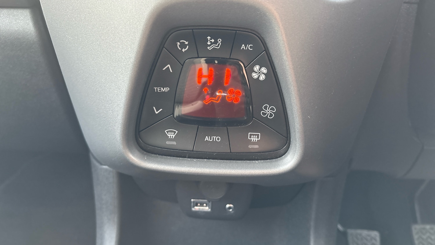 Used Toyota AYGO 2019 for sale - 76844755: Photo 34