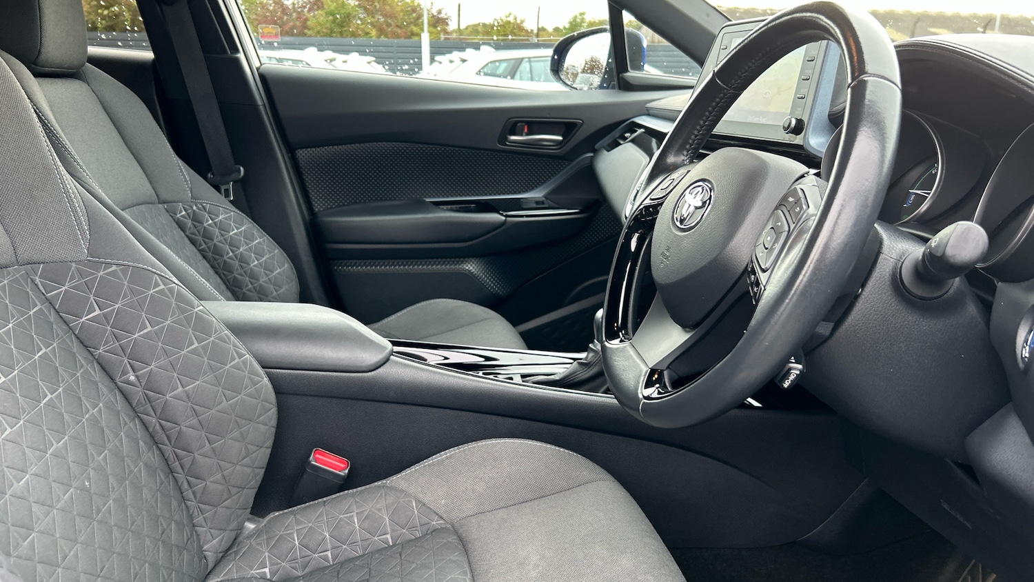 Used Toyota C-HR 2021 for sale - 76117296: Photo 11