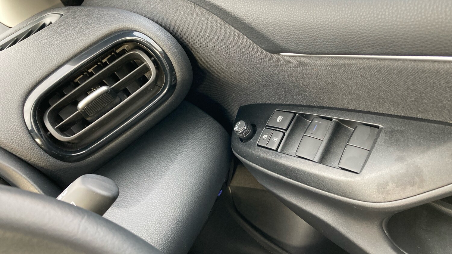 Used Toyota Yaris 2022 for sale - 77873158: Photo 36