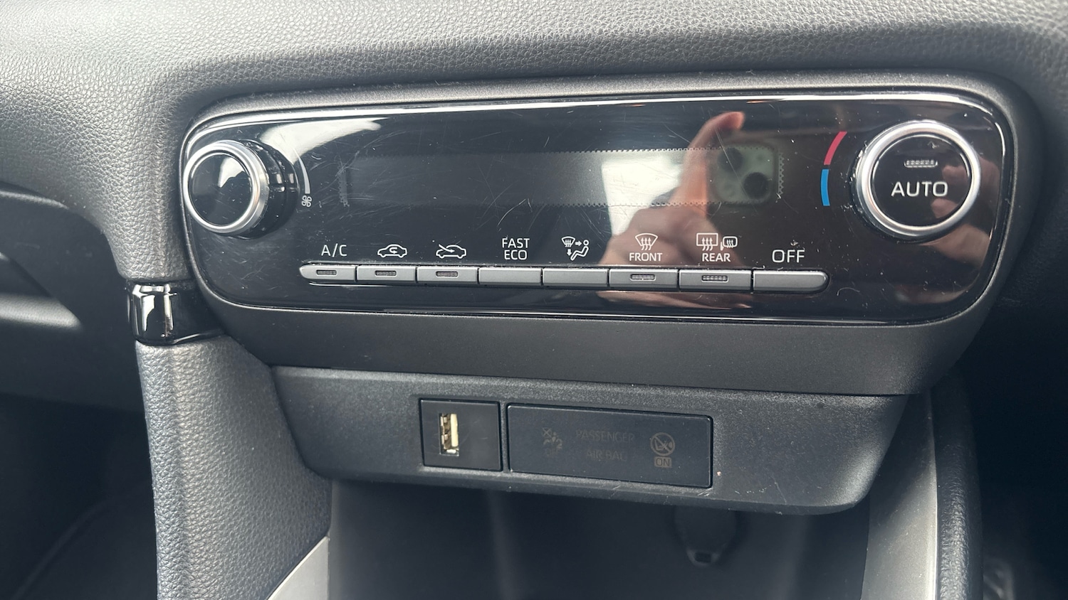 Used Toyota Yaris 2021 for sale - 77883793: Photo 42