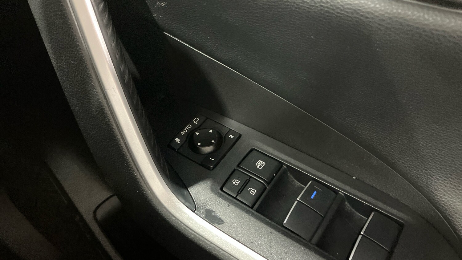 Used Toyota RAV4 2021 for sale - 77568315: Photo 31