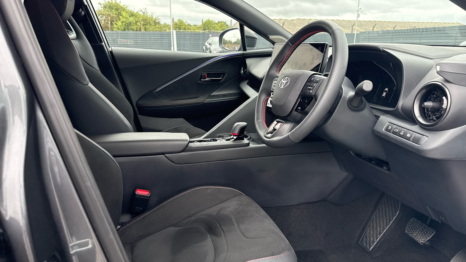 Used Toyota C-HR 2025 for sale - 76578464: Photo 11