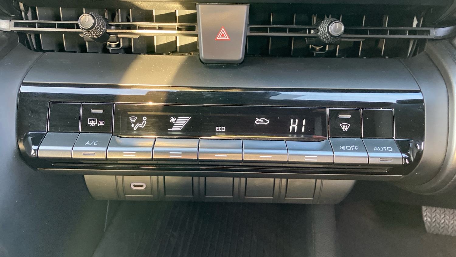 Used Toyota C-HR 2024 for sale - 77662456: Photo 34