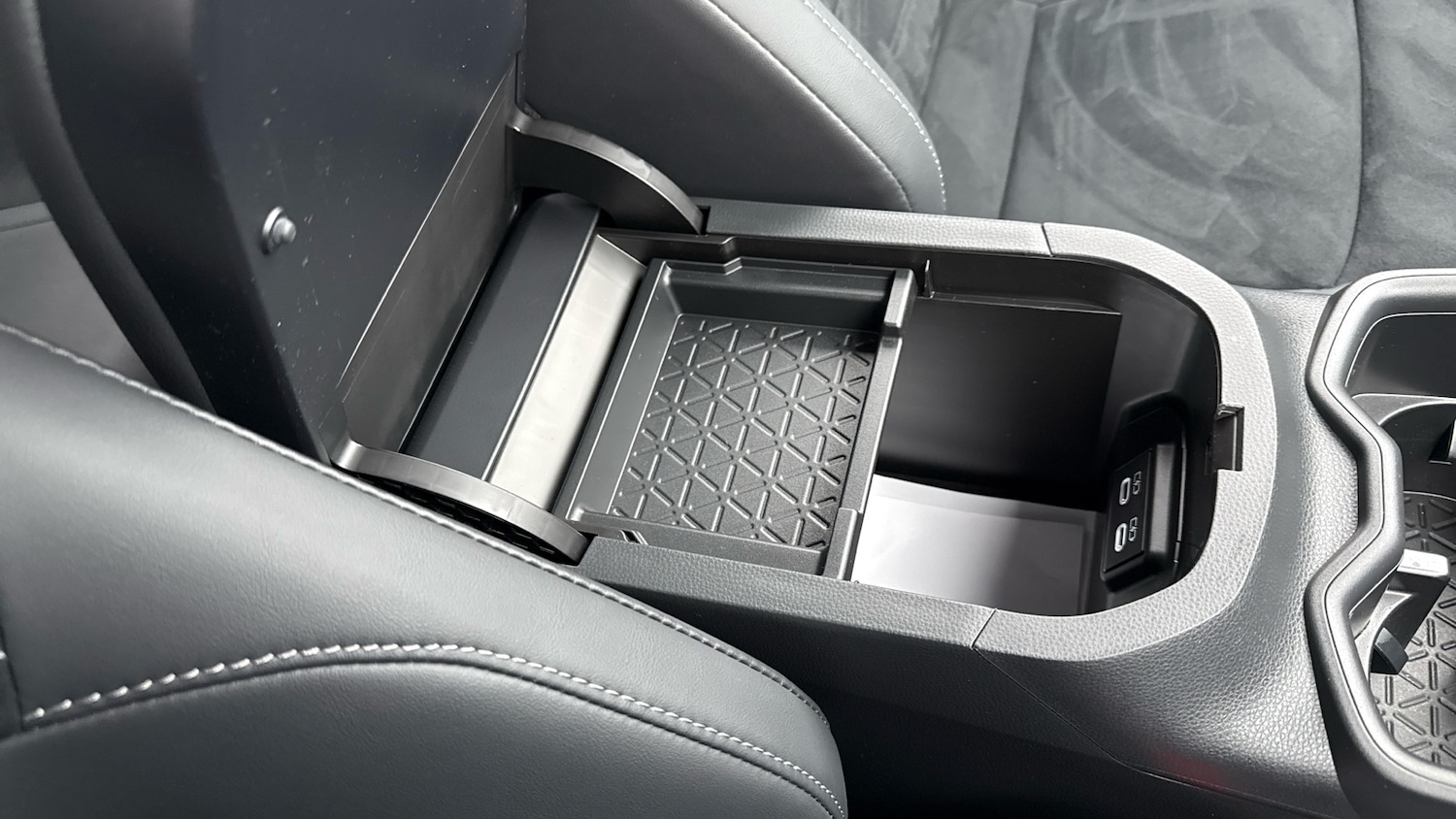 Used Toyota RAV4 2025 for sale - 76948185: Photo 30