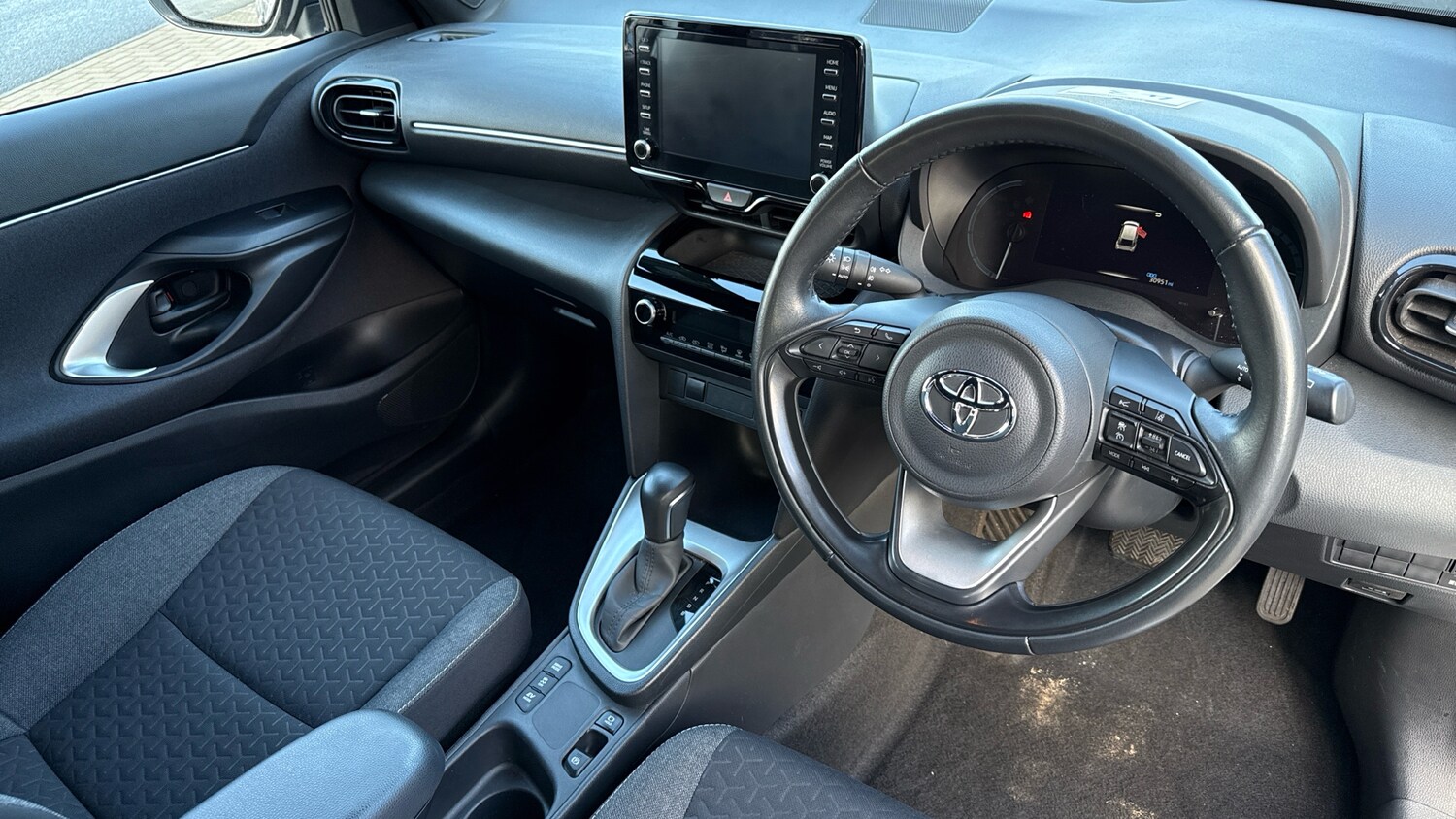 Used Toyota Yaris Cross 2023 for sale - 77730759: Photo 11