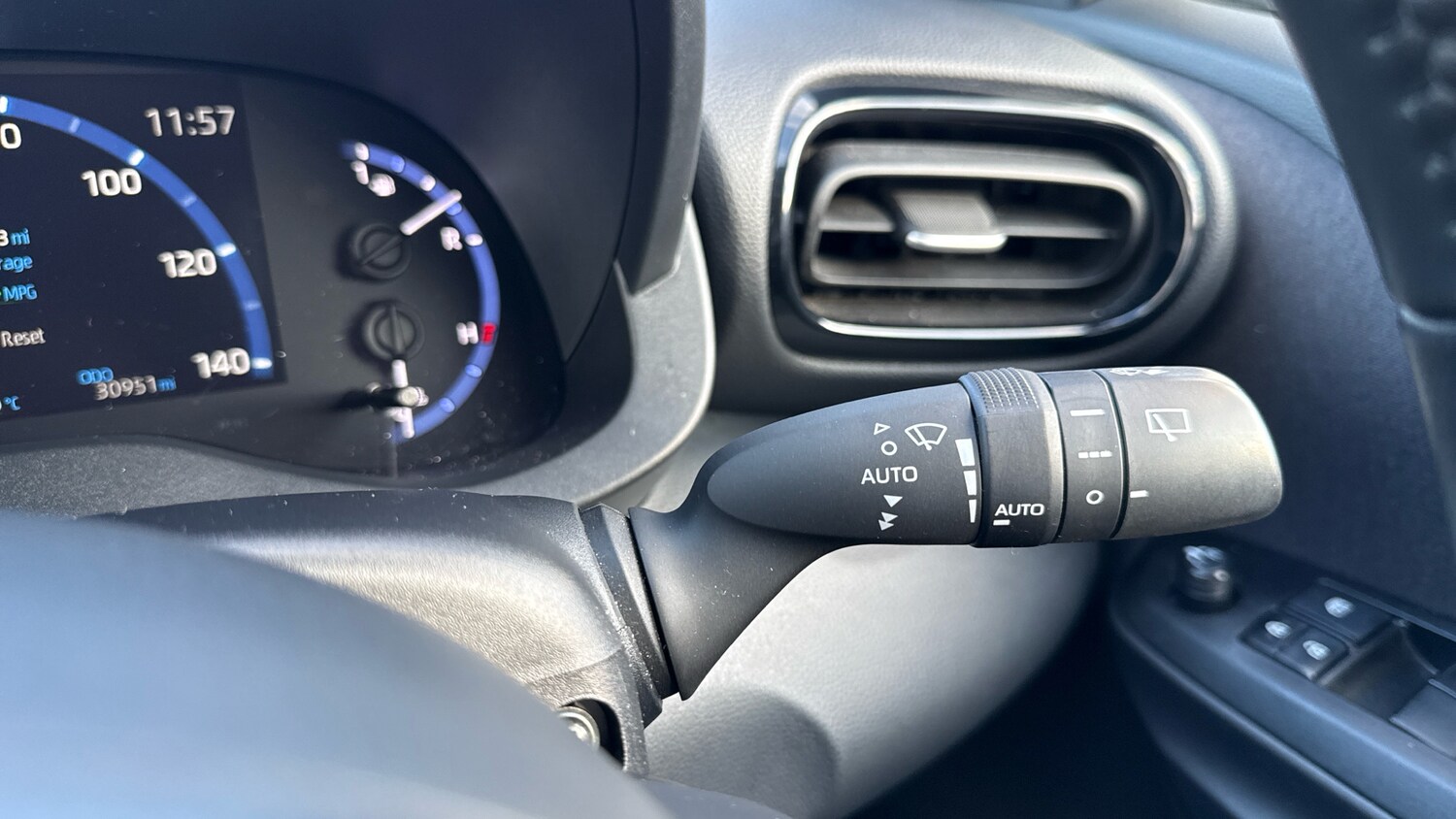 Used Toyota Yaris Cross 2023 for sale - 77730759: Photo 31