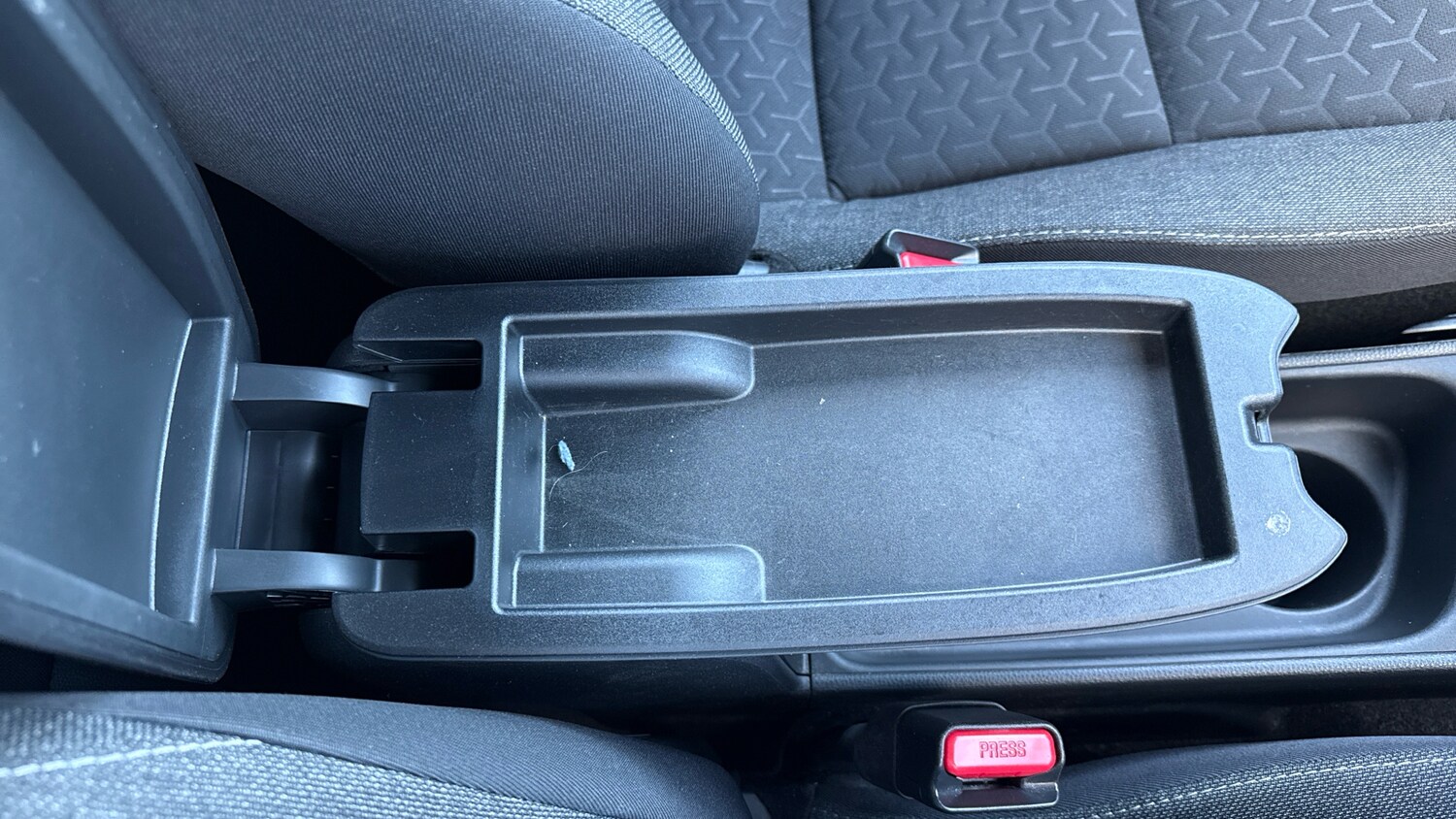 Used Toyota Yaris Cross 2023 for sale - 77730759: Photo 37