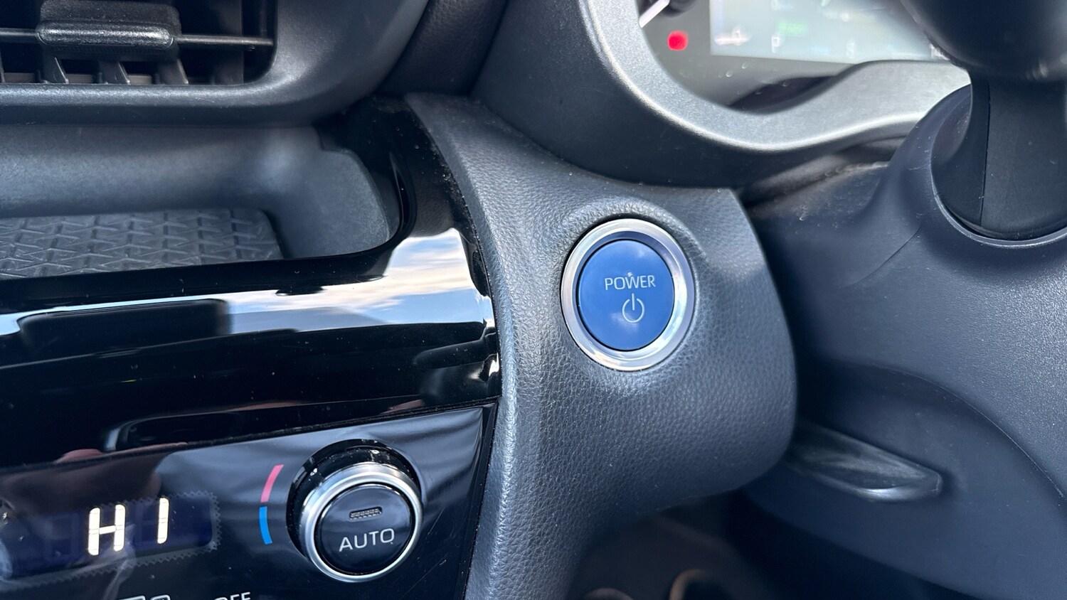 Used Toyota Yaris Cross 2023 for sale - 77730759: Photo 39