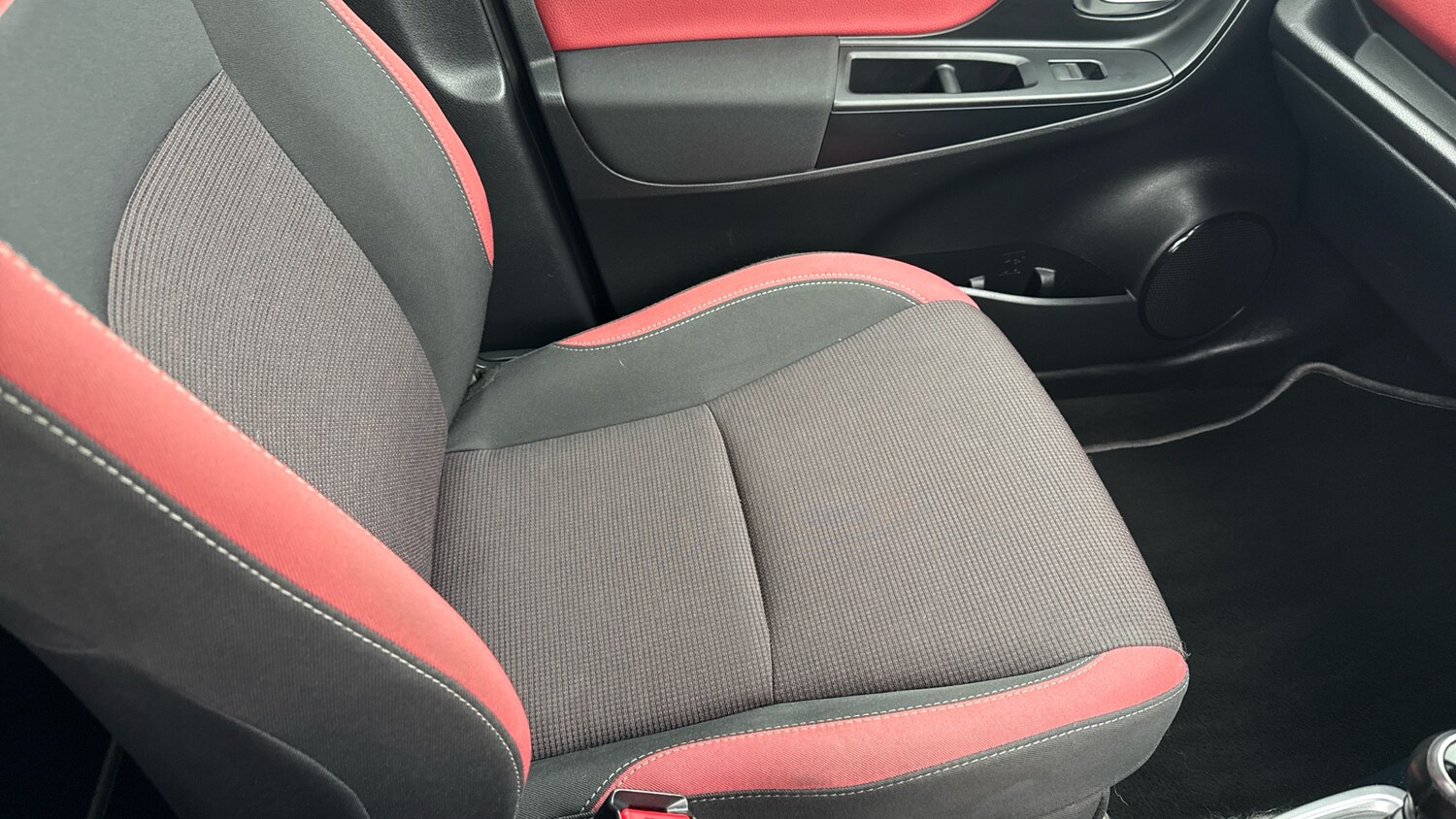 Used Toyota Yaris 2017 for sale - 77847615: Photo 21