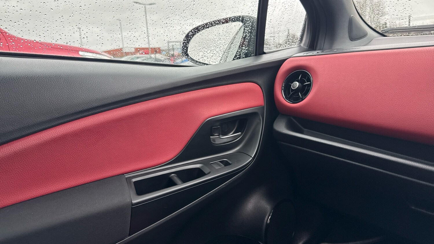 Used Toyota Yaris 2017 for sale - 77847615: Photo 22