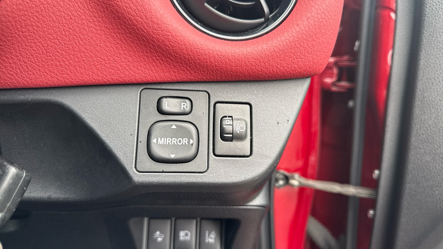 Used Toyota Yaris 2017 for sale - 77847615: Photo 34