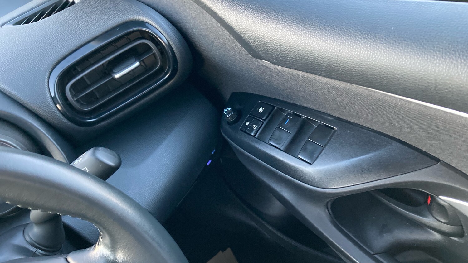 Used Toyota Yaris 2022 for sale - 77873157: Photo 28