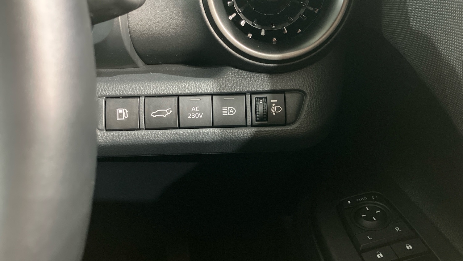 Used Toyota C-HR 2024 for sale - 77069256: Photo 32