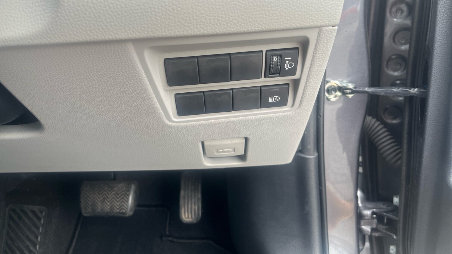 Vehicle 28