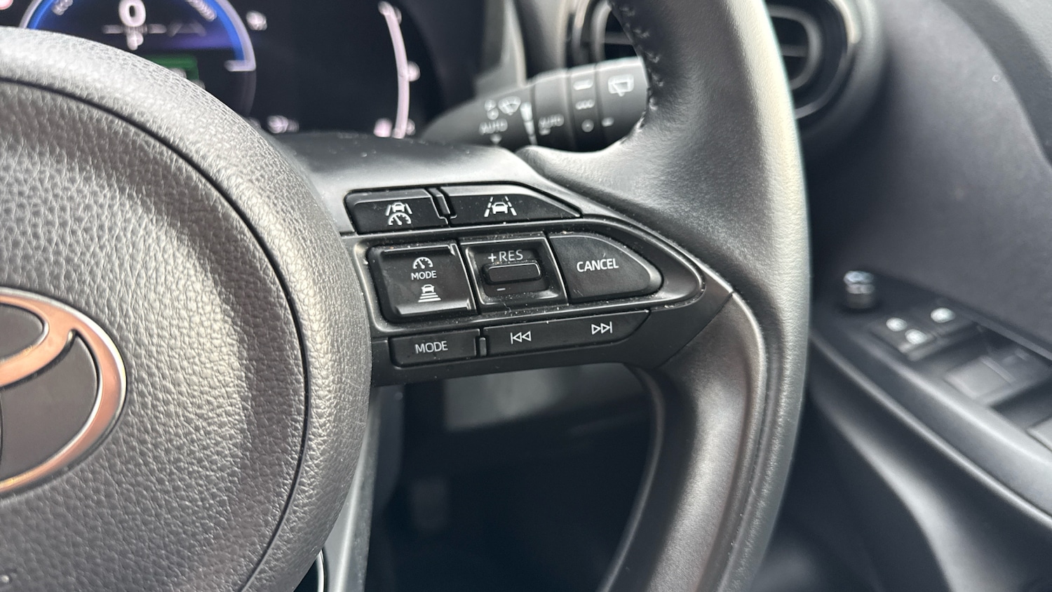 Used Toyota Yaris Cross 2024 for sale - 77664852: Photo 30