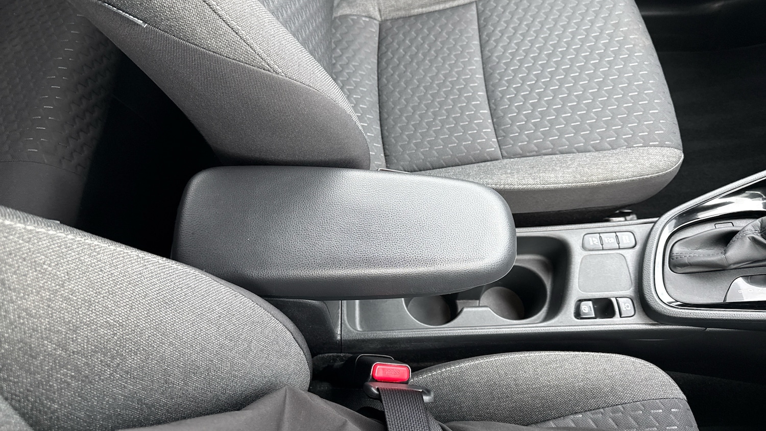 Used Toyota Yaris Cross 2024 for sale - 77664852: Photo 43