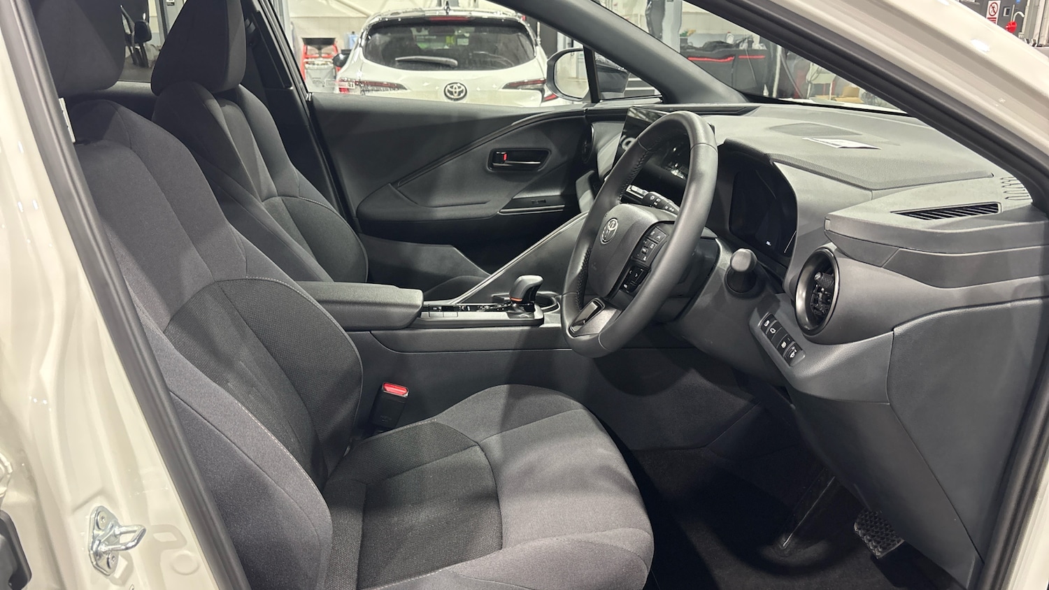 Used Toyota C-HR 2025 for sale - 77071366: Photo 11