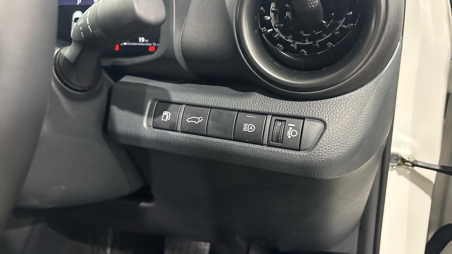 Used Toyota C-HR 2025 for sale - 77071366: Photo 40