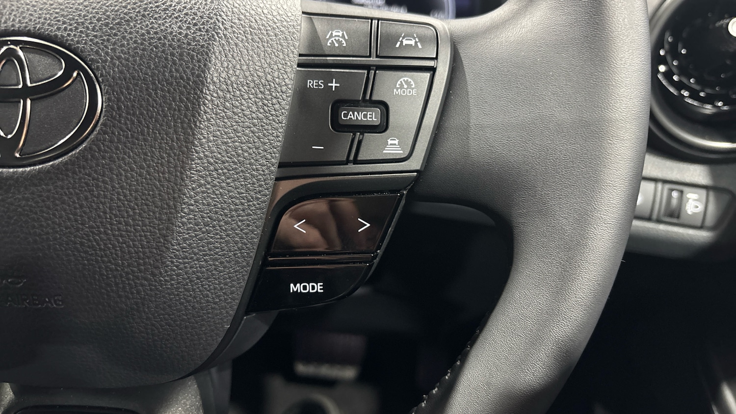 Used Toyota C-HR 2025 for sale - 77071366: Photo 41