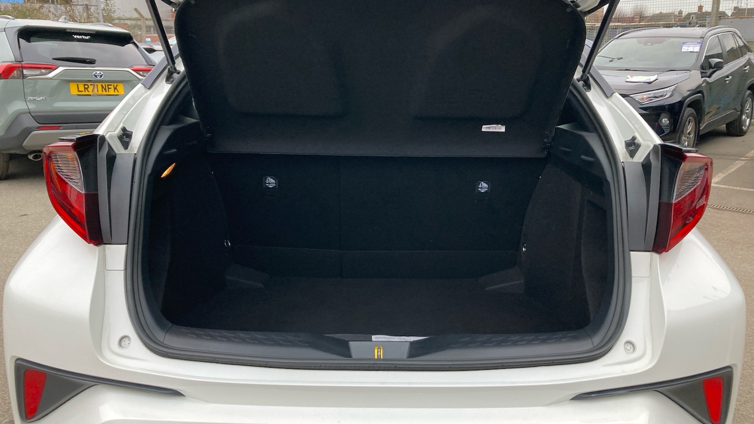 Used Toyota C-HR 2022 for sale - 77662455: Photo 14