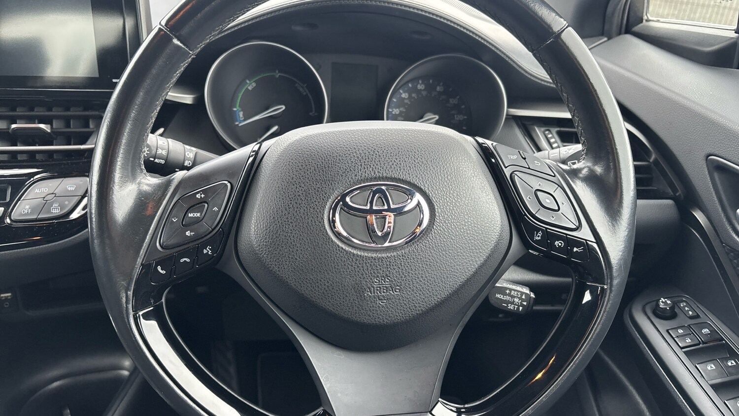 Used Toyota C-HR 2018 for sale - 77678590: Photo 8
