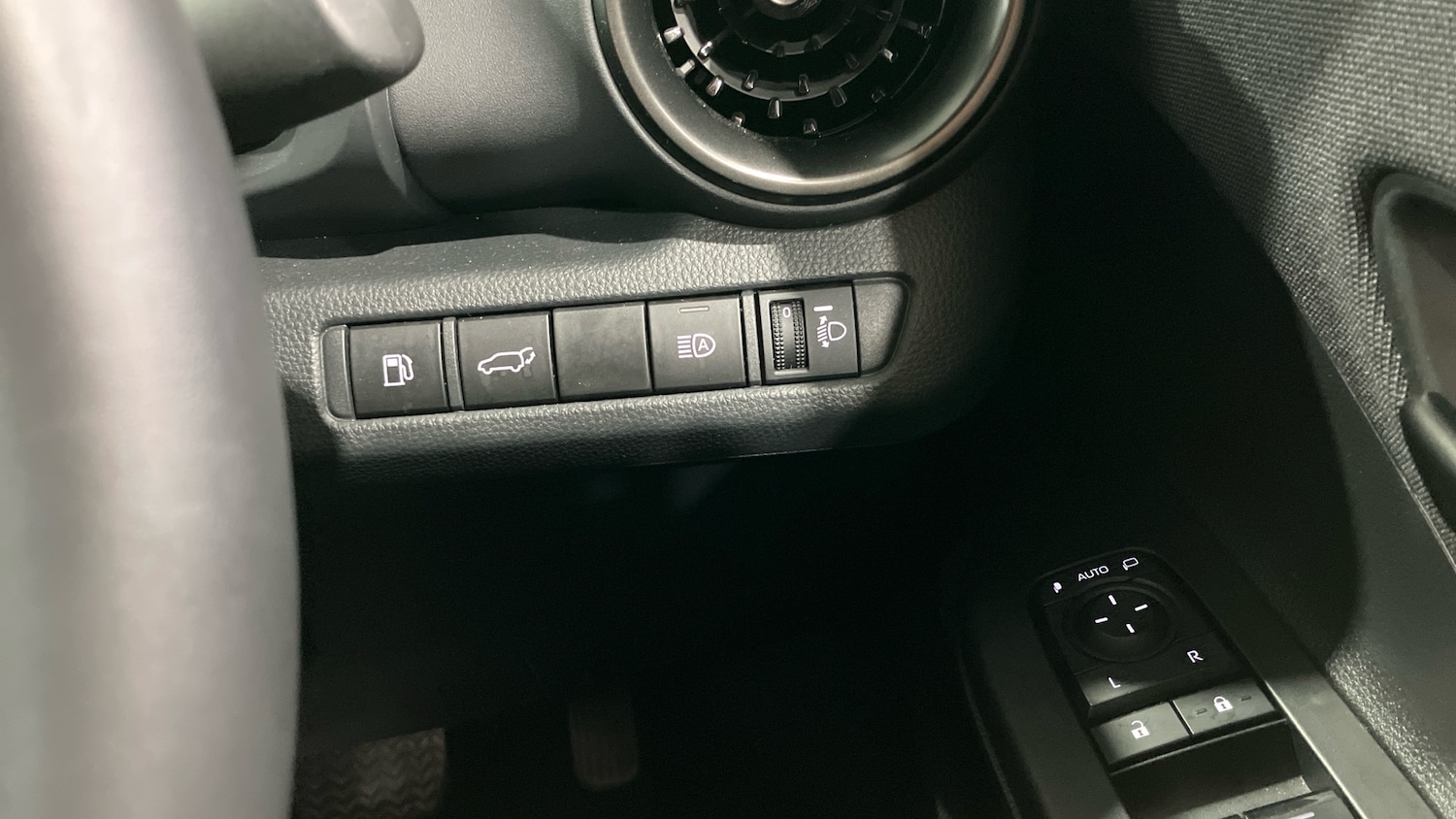 Used Toyota C-HR 2025 for sale - 76449506: Photo 34