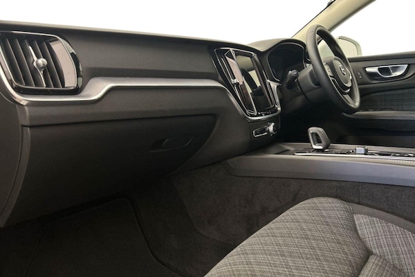 Used Volvo V60 2022 for sale - 75577724: Photo 2