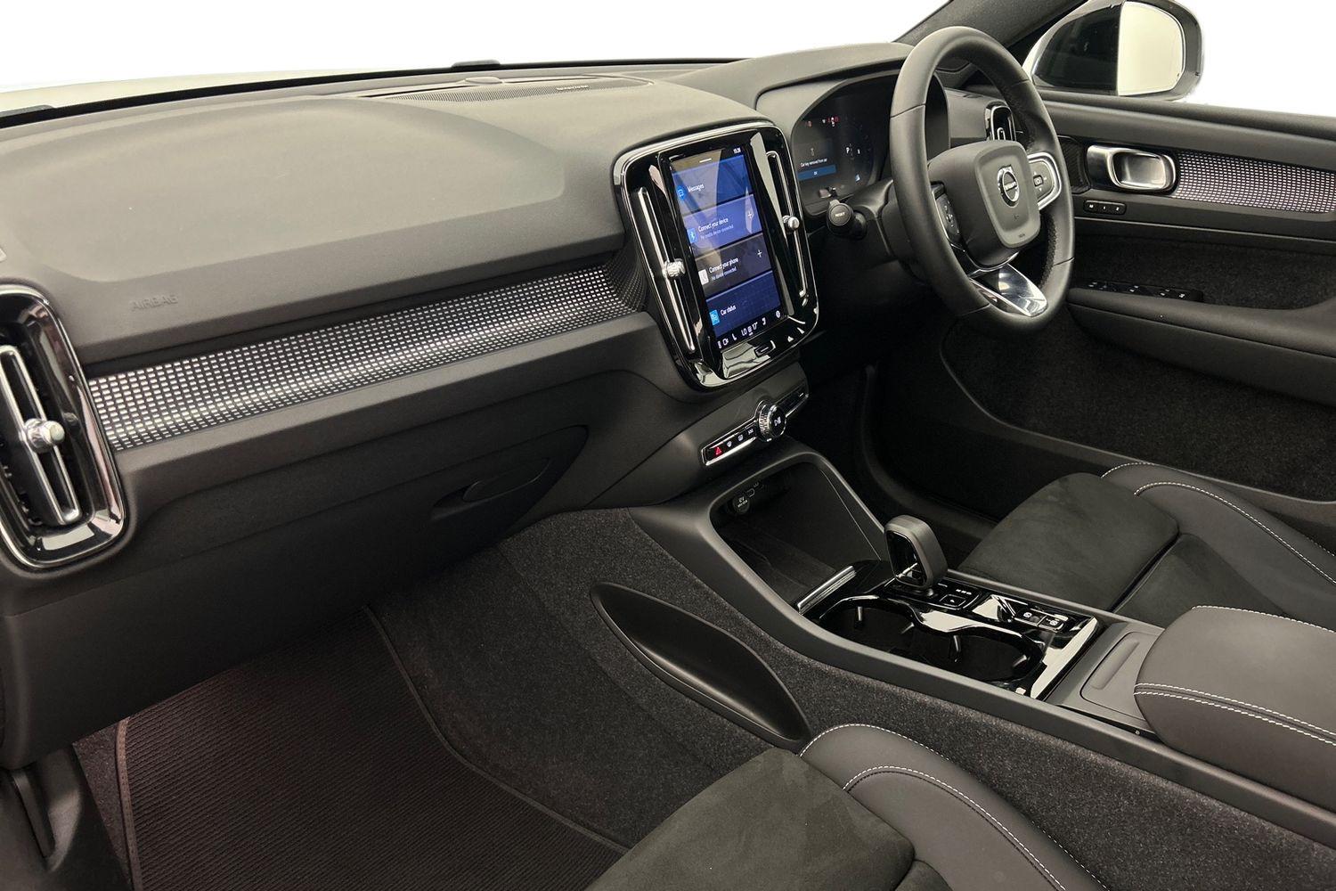 Used Volvo XC40 2023 for sale - 76032276: Photo 2