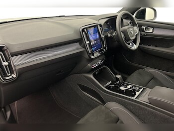 Used Volvo XC40 2023 for sale - 76032276: Photo 2
