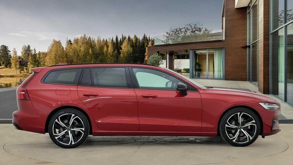 Used Volvo V60 2024 for sale - 75658529: Photo 2