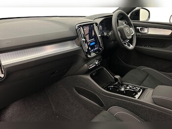 Used Volvo XC40 2025 for sale - 76024360: Photo 2