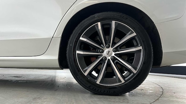 Used Volvo V60 2022 for sale - 76201385: Photo 4