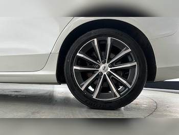 Used Volvo V60 2022 for sale - 76201385: Photo 4