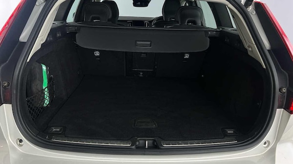 Used Volvo V60 2022 for sale - 76201385: Photo 5