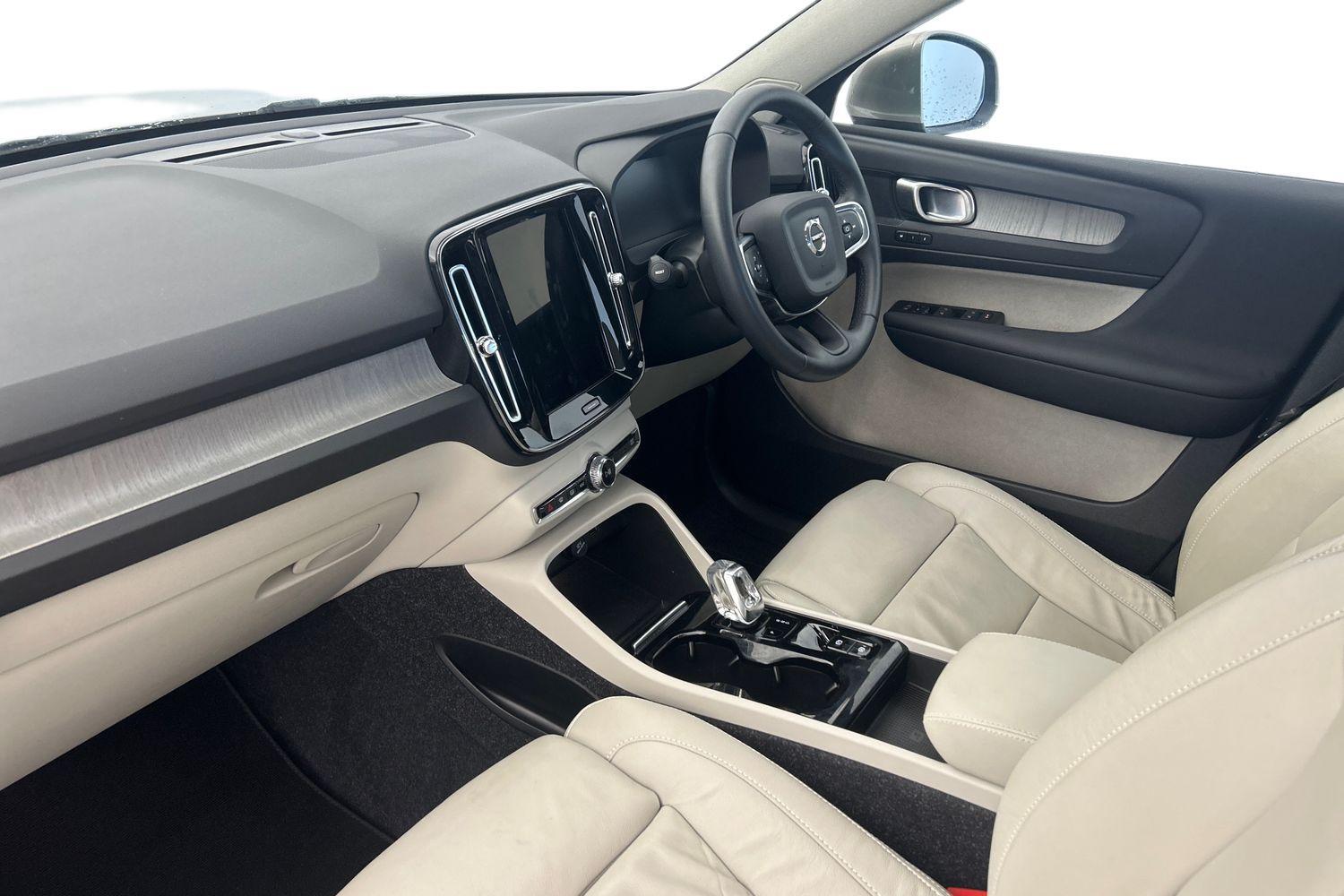Used Volvo XC40 2021 for sale - 76041757: Photo 2