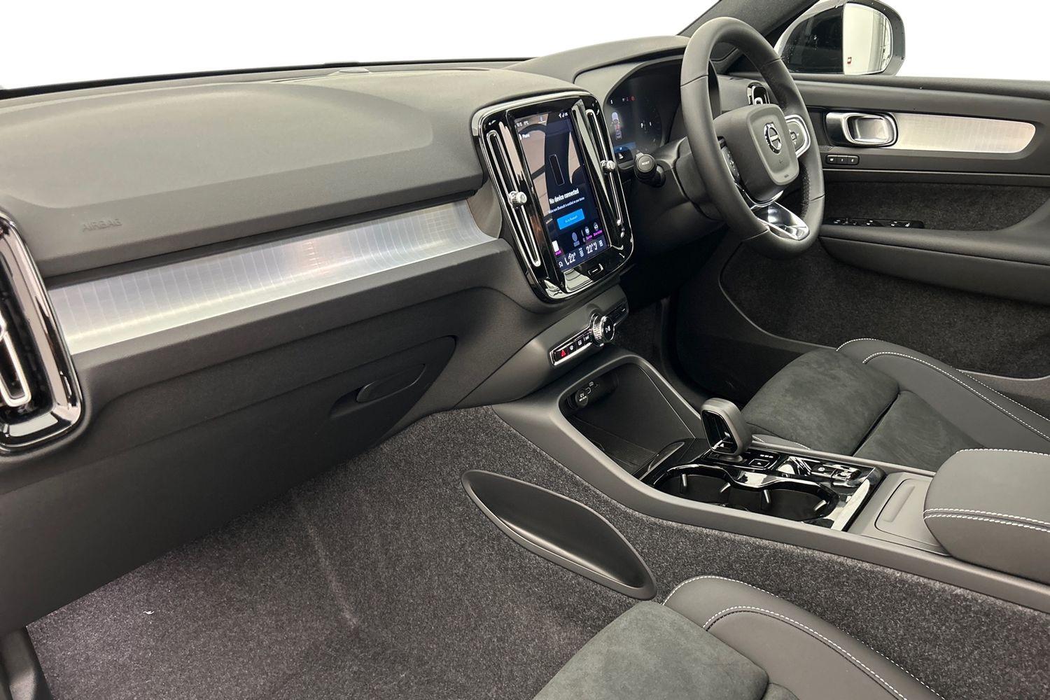 Used Volvo XC40 2025 for sale - 76024326: Photo 2