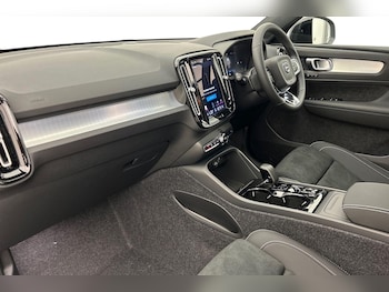 Used Volvo XC40 2025 for sale - 76024326: Photo 2