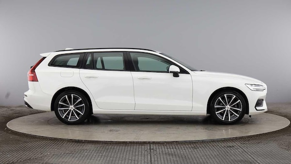 Used Volvo V60 2022 for sale - 76200989: Photo 2