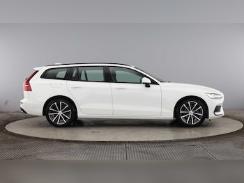 Used Volvo V60 2022 for sale - 76200989: Photo 2