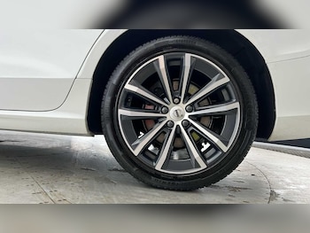 Used Volvo V60 2022 for sale - 76200989: Photo 4