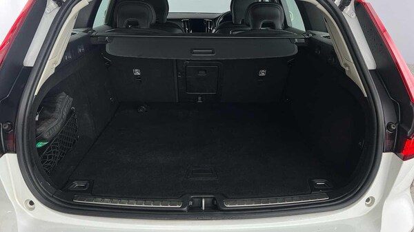 Used Volvo V60 2022 for sale - 76200989: Photo 5