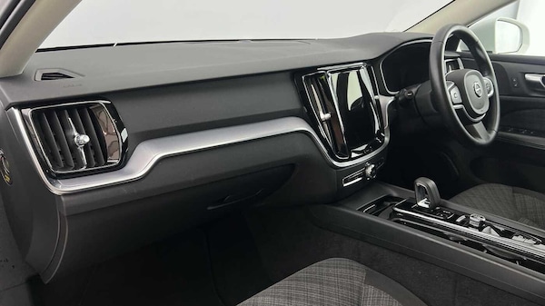 Used Volvo V60 2022 for sale - 76200989: Photo 6