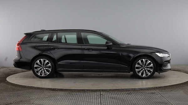 Used Volvo V60 2022 for sale - 76201214: Photo 2