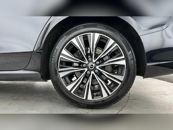 Used Volvo V60 2022 for sale - 76201214: Photo 4