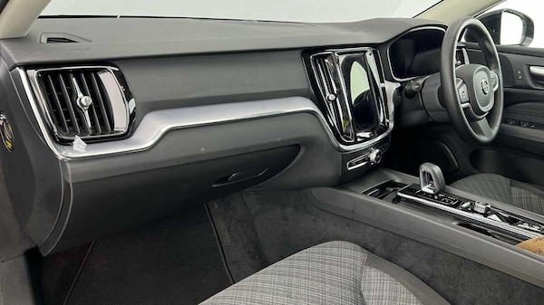 Used Volvo V60 2022 for sale - 76201214: Photo 6