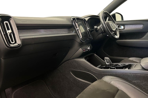 Used Volvo XC40 2018 for sale - 75658047: Photo 2