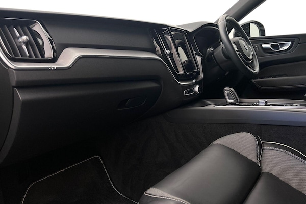 Used Volvo XC60 2021 for sale - 75459170: Photo 2