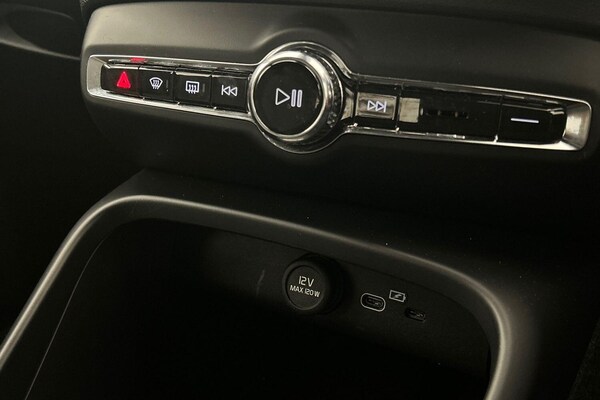 Used Volvo XC40 2023 for sale - 75601049: Photo 15