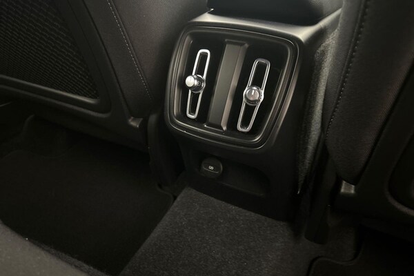 Used Volvo XC40 2023 for sale - 75601049: Photo 28