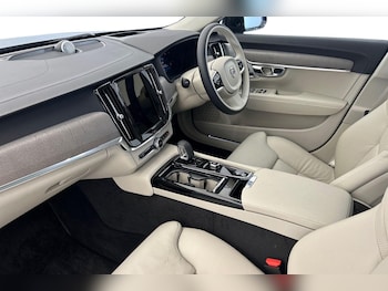 Used Volvo V90 2025 for sale - 75678000: Photo 2